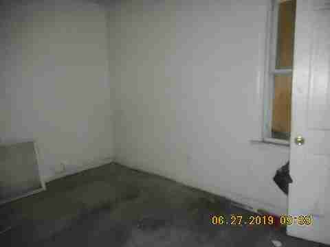 8523 Strathmoor (27)_m.jpg